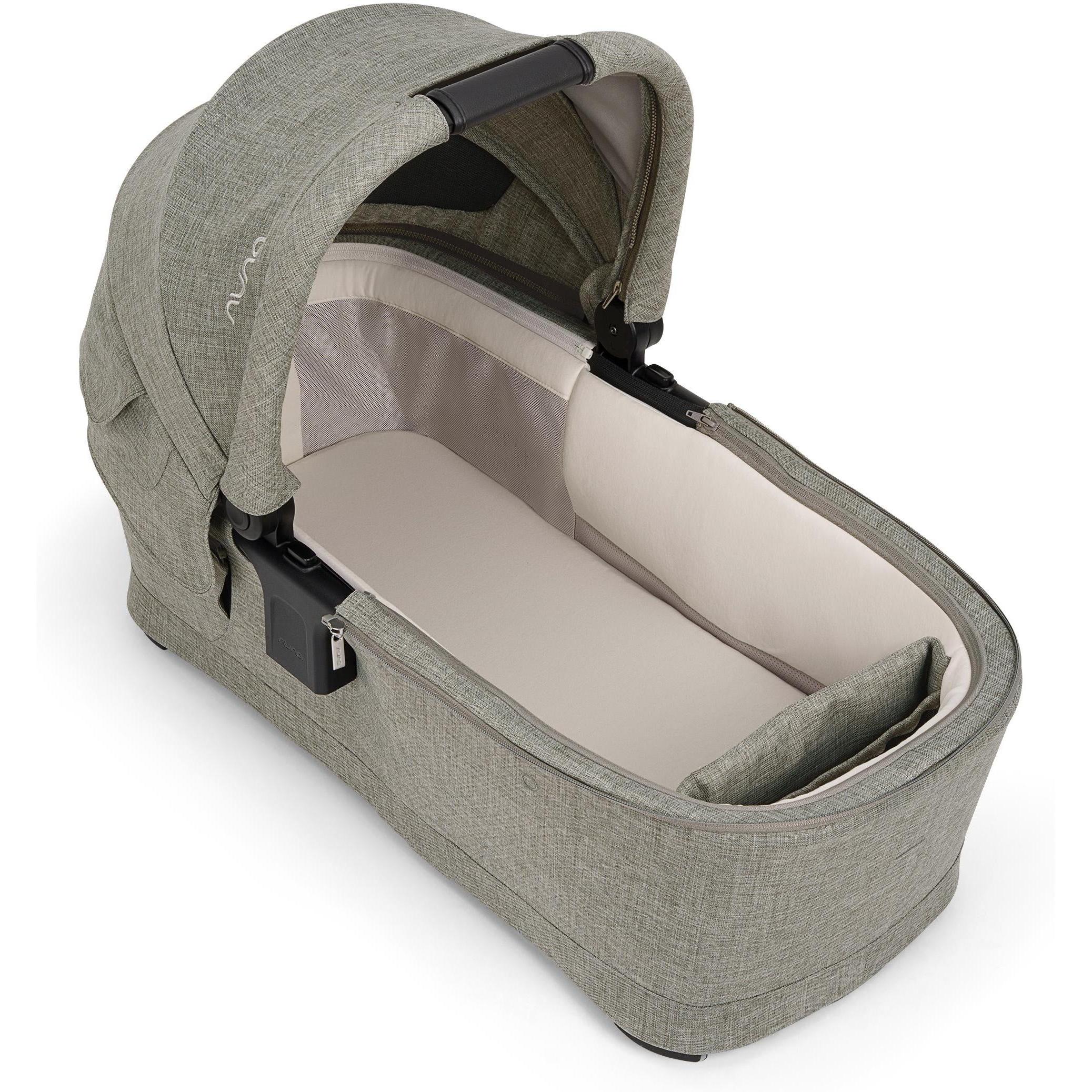 Nuna SWIV & TRIV Series Bassinet + Stand